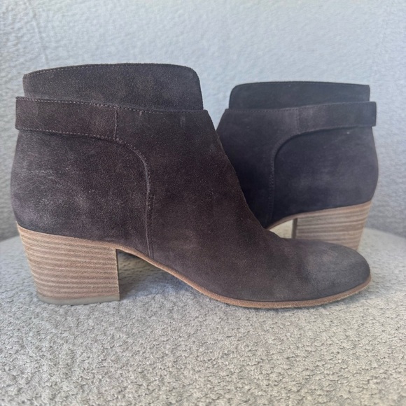 VINCE Harriet Dark Brown Suede Ankle Booties with Block Heel Size 7 - Picture 8 of 11